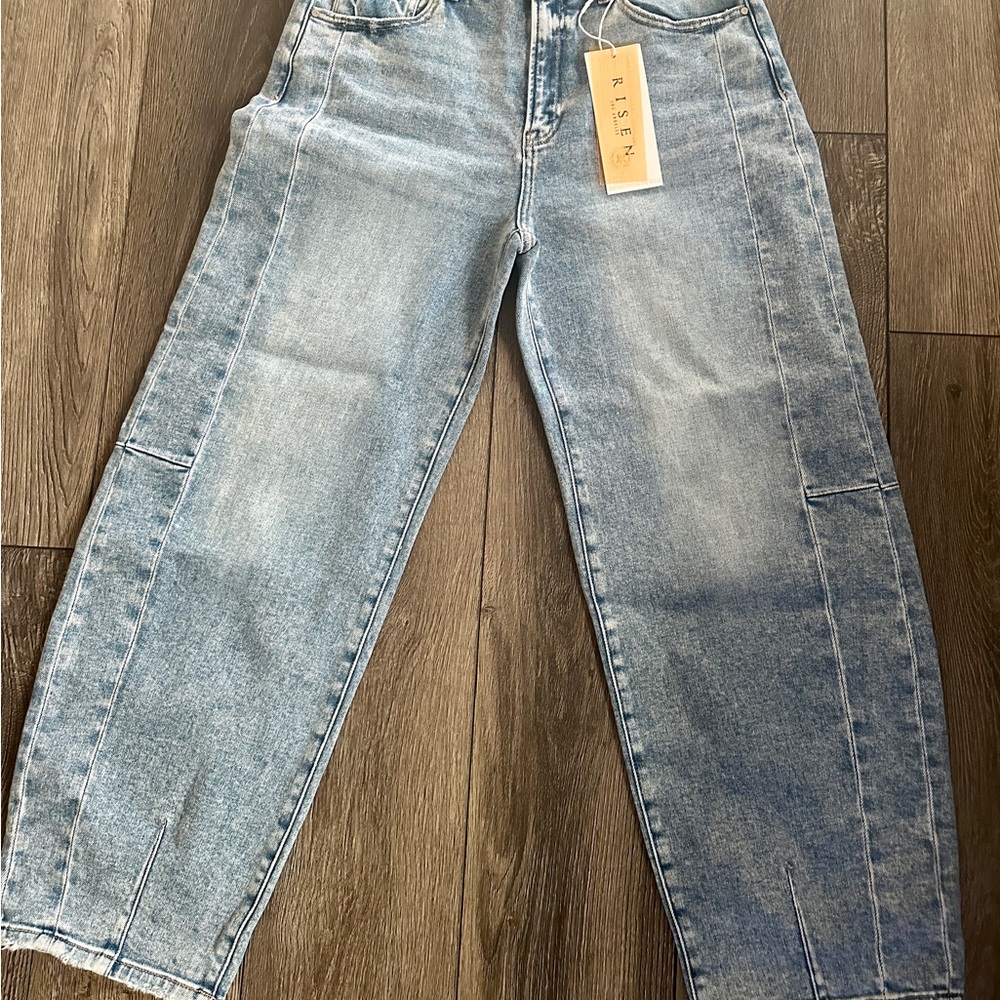 Risen Light Wash Ankle Crop Jeans - Women's